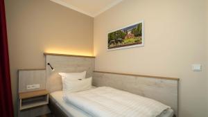 Budget Single Room with own external bathroom room in Hotel Garni Rosengarten