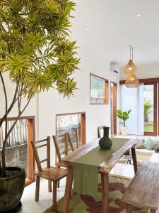 Canggu Central Escape - Quiet 3BR Villa with Pool 5 mins to Beach