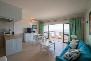 Beachfront 1 BDR Apartment With Pool by LovelyStay