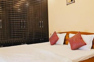 Hostmystay-2bhk Amarcolny Market