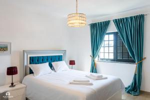 Villa Mosca - 4 Bedrooms & BBQ, Santa Cruz