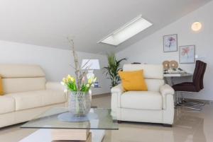 Luxury apartment Anto with sea view and balcony