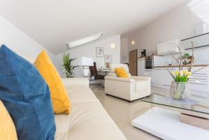 Luxury apartment Anto with sea view and balcony