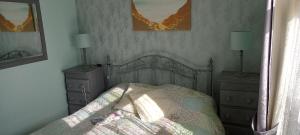 3 Bed Chalet - Sleeps 6 - Parking - Garden - Wifi