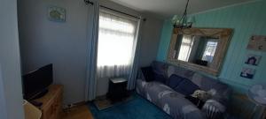 3 Bed Chalet - Sleeps 6 - Parking - Garden - Wifi