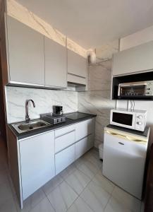 Miami 1302-Bonito estudio con vistas al mar