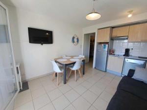 Appartement T2 front de mer avec terrasse et parking privé - FR-1-326-445