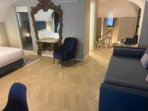 Rome luxury blue suites- IMPERIAL