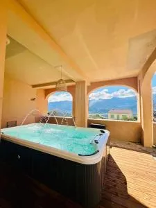 Authentique appartement vue montagnes avec grand patio et jacuzzi chauffé - Speloncato