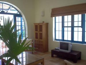 TaGiannmarie Farmhouse.Traditional farmhouse with large private pool.