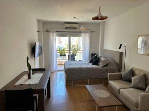 Charming & Comfy Almagro Gem: Balcony ~ Double Bed