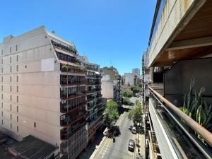 Charming & Comfy Almagro Gem: Balcony ~ Double Bed