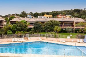 charme logement piscine terrasse