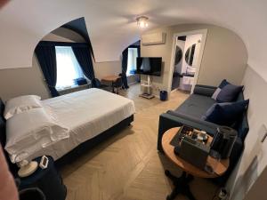 Rome luxury blue suites- LOVE