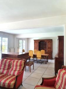 Maisons de vacances Maison de 5 chambres avec jardin clos et wifi a Dammartin en Goele : photos des chambres