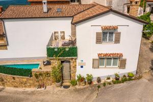 Holiday Home Belveder Motovun with heated pool