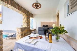 Holiday Home Belveder Motovun with heated pool