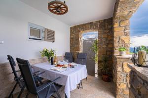 Holiday Home Belveder Motovun with heated pool