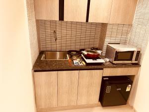 The Lodgers 2 BHK Serviced Apartment Near Sector 42 Gurgaon - Nearest Metro Station Sector 42 Chowk