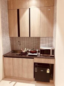 The Lodgers 2 BHK Serviced Apartment Near Sector 42 Gurgaon - Nearest Metro Station Sector 42 Chowk