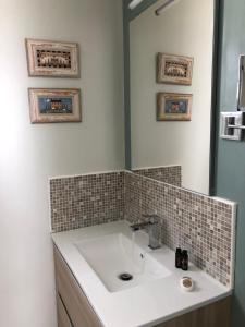Hotels Hotel Les Embruns : photos des chambres