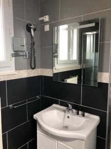Hotels Hotel Les Embruns : photos des chambres