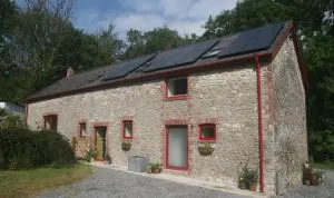 Creatively converted barn in accessible rural spot - Rhandirmwyn