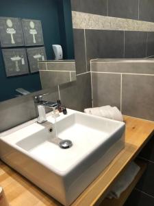 Hotels Hotel Les Embruns : photos des chambres