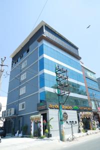 CITY LAKE HOTEL