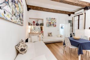 Quiet Independent at the Duomo