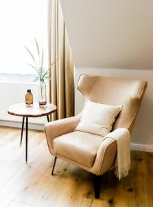 Gemütliche & moderne Ferienwohnung - nur 7 Gehminuten vom Strand entfernt, inklusive Parkplatz und Gartenzugang