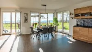 Hangar 19 Luxusbungalow am See H8 - Leezen