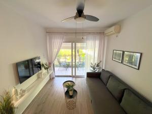 EMERALD LAKE RESIDENCE