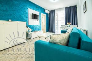 Astoria Apartment 4 by Sunny Mamaia