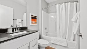 Landing at Fifty Forty Flats - 2 Bedrooms in Lenox Village