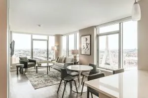 Landing at Logan Apartments - Studio in Logan Square - Чикаго