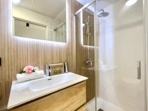 Madeira Home by Gloove