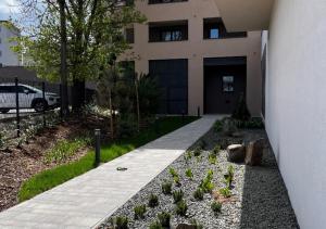M&M1 studio apartment near center with free parking - AC