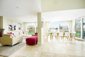 Falcon House CW73 Lower Mill Estate Cotswolds