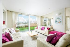 Falcon House CW73 Lower Mill Estate Cotswolds