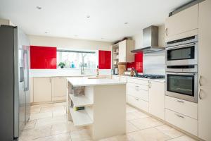 Falcon House CW73 Lower Mill Estate Cotswolds