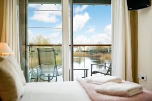 Falcon House CW73 Lower Mill Estate Cotswolds