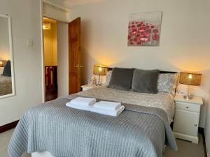 Somers 4 bed House off road parking pet friendly