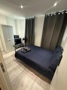 London Waterloo Moments away