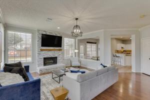 Amazing Modern Spacious Home with Pool