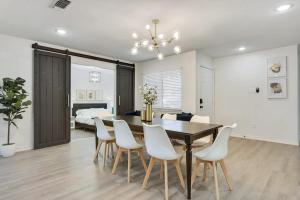 Luxury 4Bed 2Bath Hidden Gem w Backyard Oasis
