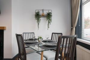 Superb Beverley 3 Bedroom House with Private Parking and Garden - The Nicholson