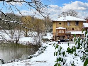 Villas Villa de 5 chambres avec piscine privee jacuzzi et jardin amenage a Saint Paul de Varax : photos des chambres