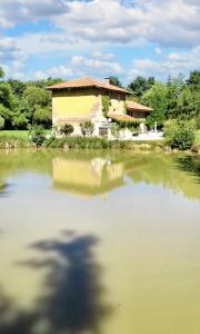 Villas Villa de 5 chambres avec piscine privee jacuzzi et jardin amenage a Saint Paul de Varax : photos des chambres