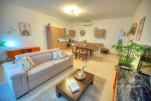 Spacious apartment, large yard, near beach PMIC1-1